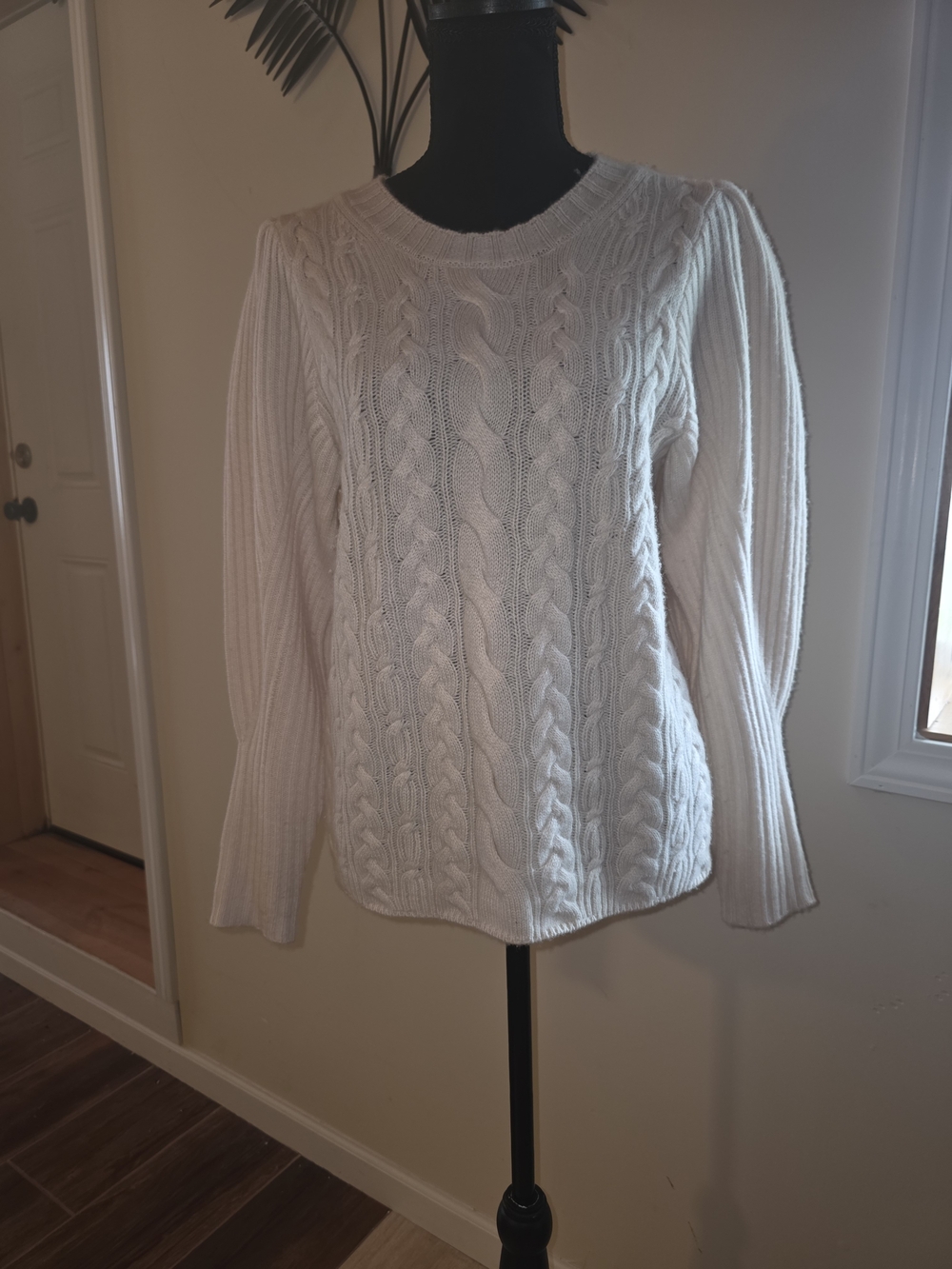 Elie TAHARI Cashmere Cable Knit Women's Sweater - Cream (Size M)